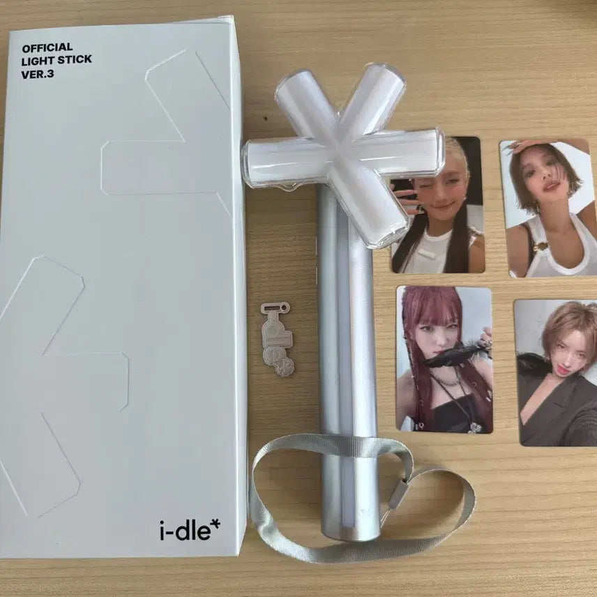 [BUNJANG] (G)I-DLE Official Lightstick Ver.3 Bundle Set / (여자) 아이들 응원봉 ver.3 양도 (+공식포카 덤)