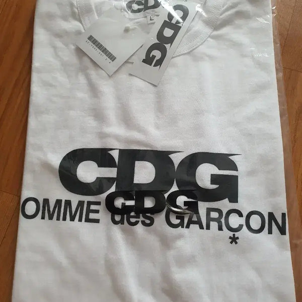 [BUNJANG] Comme des Garçons CDG Logo Short Sleeve T-Shirt White L / 꼼데가르송 CDG 로고 반팔 티셔츠 화이트L