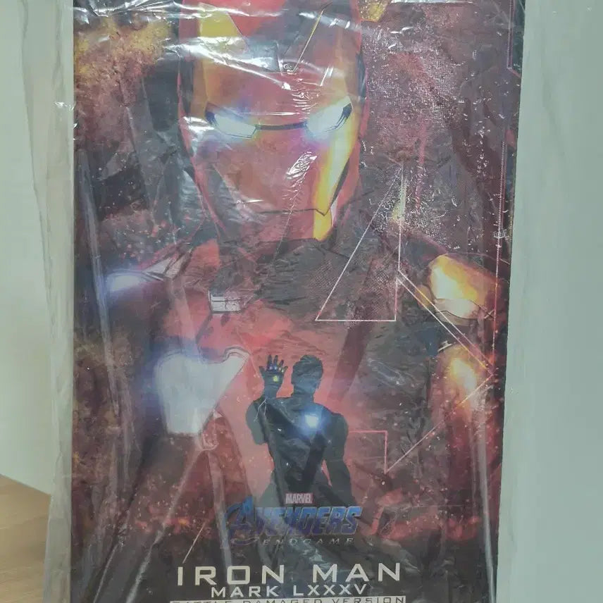 [BUNJANG] Hot Toys Iron Man Mark 85 Battle Damaged Version Figure / 핫토이 아이언맨 마크 85 배틀 데미지 버전 피규어