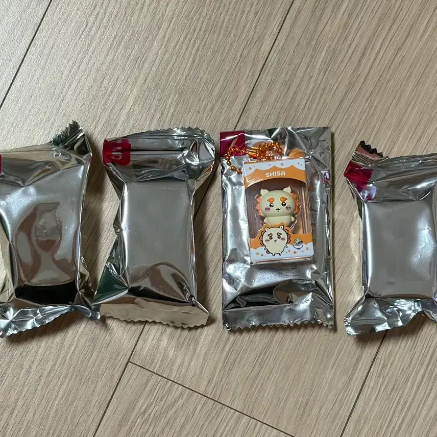 [BUNJANG] Cheekawaii Choco Box Keychain / 치이카와 초코박스 키링