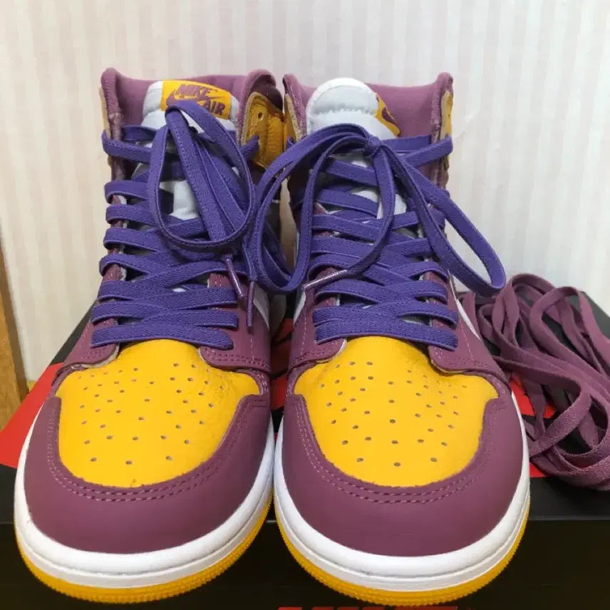 [BUNJANG] Nike Air Jordan 1 Retro High OG University Gold Light Bordeaux / [285] 조던 1 레트로 하이 OG 유니버시티 골드 라이트 보르도