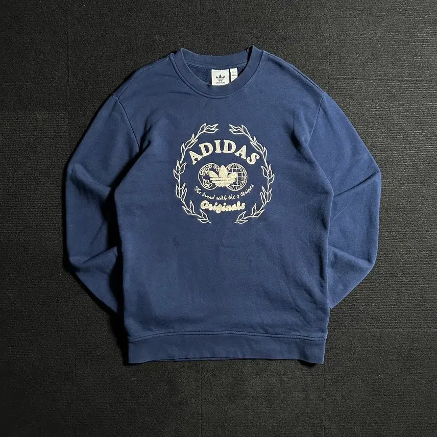 [BUNJANG] Adidas Graphic Archive Crew Sweatshirt Navy / 아디다스 그래픽 아카이브 크루 네이비 맨투맨