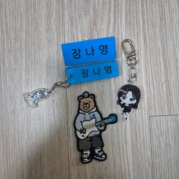 [BUNJANG] QWER Heena Name Tag & Character Keyring Set / QWER 히나 키링 세트