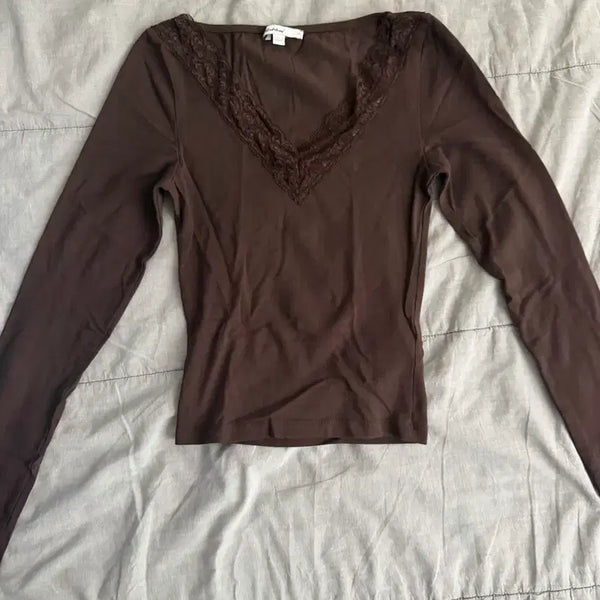 [BUNJANG] Subdued Brown Lace V-Neck Long-Sleeve T-Shirt / 섭듀드 브라운 레이스 브이넥 긴팔 티셔츠