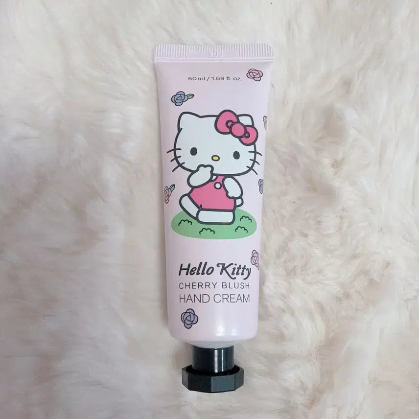 [BUNJANG] Hello Kitty Cherry Blossom Hand Cream 50ml / 헬로키티 체리블러쉬 핸드크림 50ml