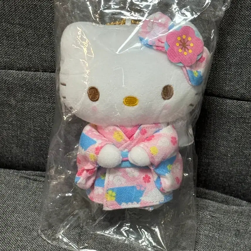 [BUNJANG] Sanrio Hello Kitty Mount Fuji Limited Kimono Keyring (Sealed) / 산리오 헬로키티 후지산 한정 기모노 키링 (미개봉)