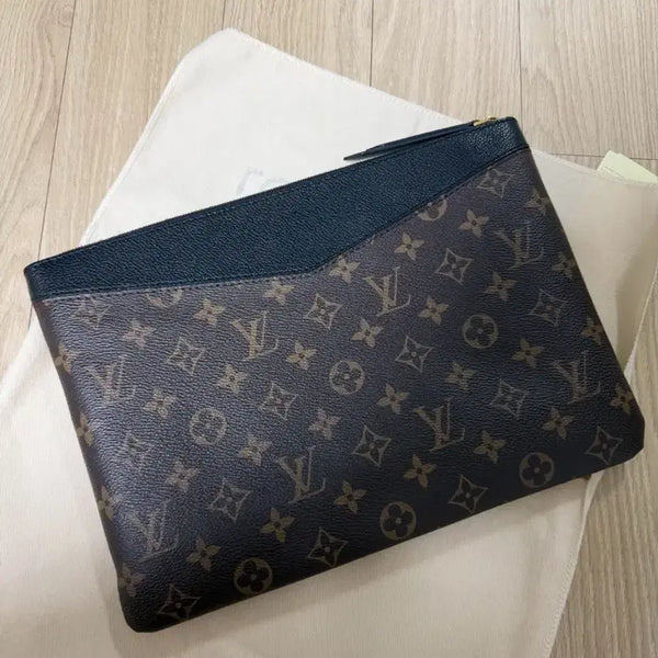 [BUNJANG] Louis Vuitton Monogram Black Clutch Bag / 루이비통 모노그램 블랙 클러치