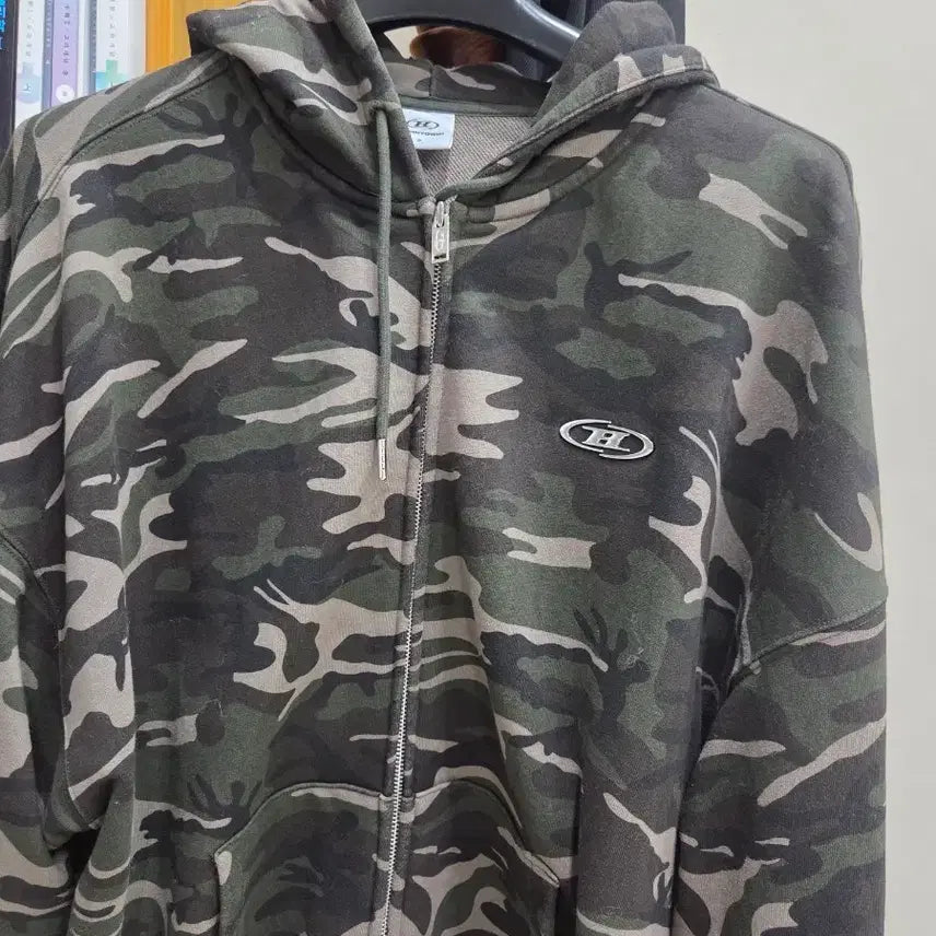 [BUNJANG] Born to Win Camo Hoodie Zip-up / 본투윈 카모 후드집업 (역시즌 급처)