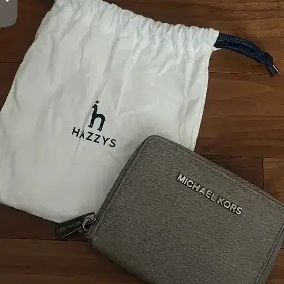 [BUNJANG] Michael Kors Women's Zip Around Wallet + Hajis Pouch / 마이클코어스 여성 지퍼 지갑 + 헤지스 파우치