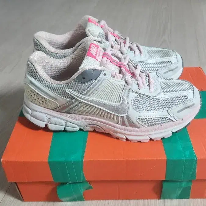 [BUNJANG] Nike Zoom Vomero 5 Pink Silver Sneakers (Size 260) / 260) 나이키 줌 보메로 5 핑크실버 운동화 팝니다.