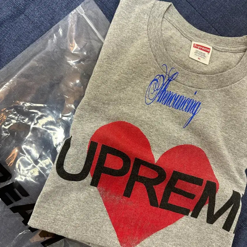 [BUNJANG] Supreme Announcing Heart T-Shirt Grey XL / 새상품 슈프림 어나운싱 하트 티셔츠 그레이 XL