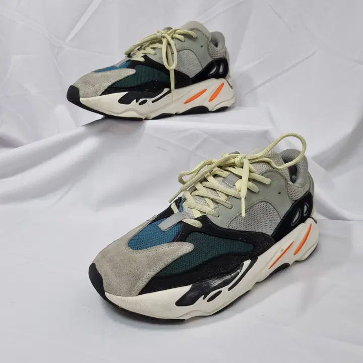 [BUNJANG] Adidas Yeezy Boost 700 Wave Runner Sneakers / 두하빈티지 265 아디다스 이지 부스트 700 웨이브 러너 스니커즈