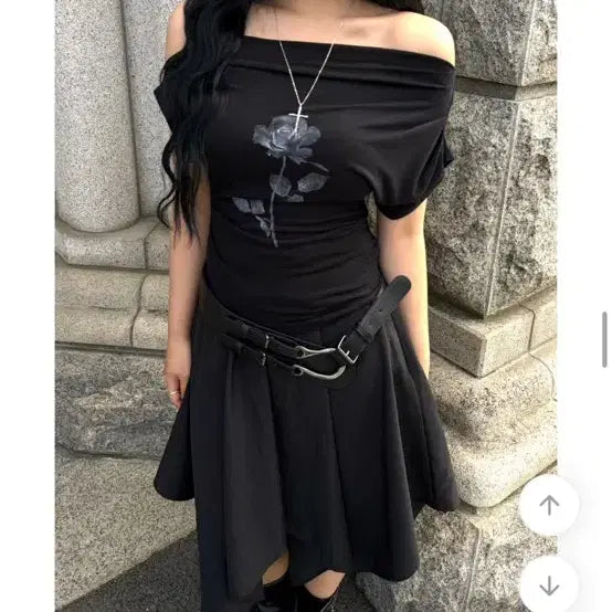 [BUNJANG] Vintage Rose Printing Drape Off-Shoulder Tee / 빈티지 로즈 프린팅 드레이프 오프숄더 티