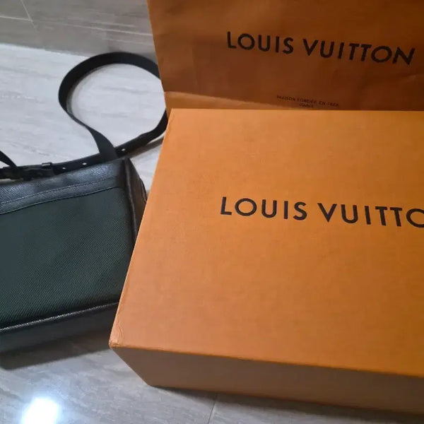 [BUNJANG] Louis Vuitton Men's Crossbody Bag / 루이비통 남성 크로스백