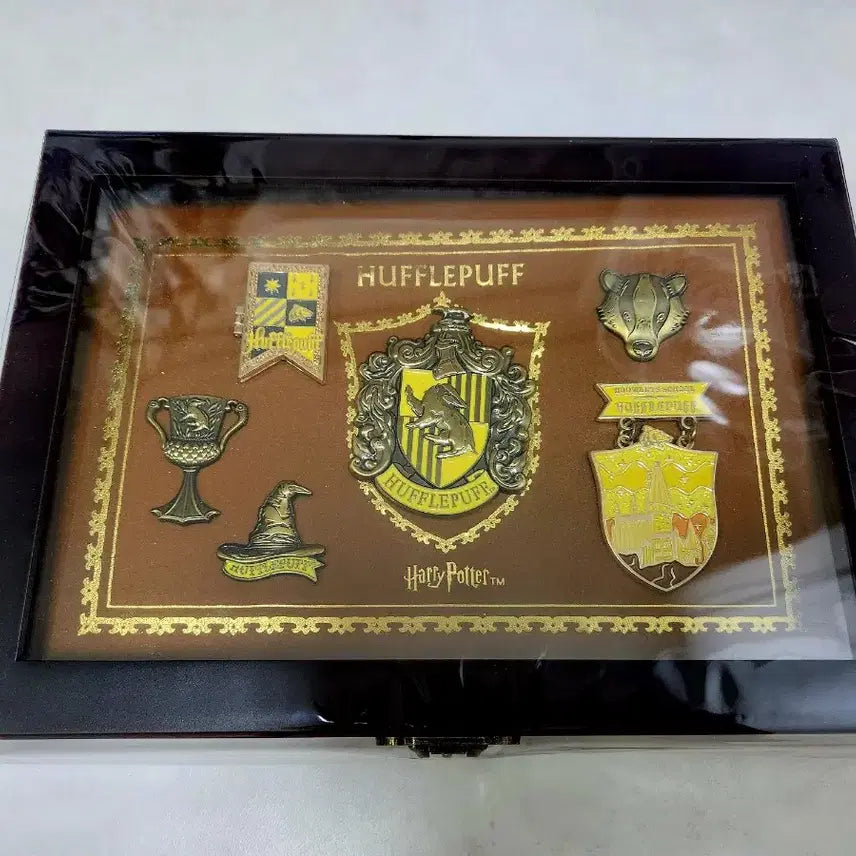 [BUNJANG] Harry Potter Hufflepuff Badge Set (New) / (새상품) 해리포터 후플푸프 뱃지 세트