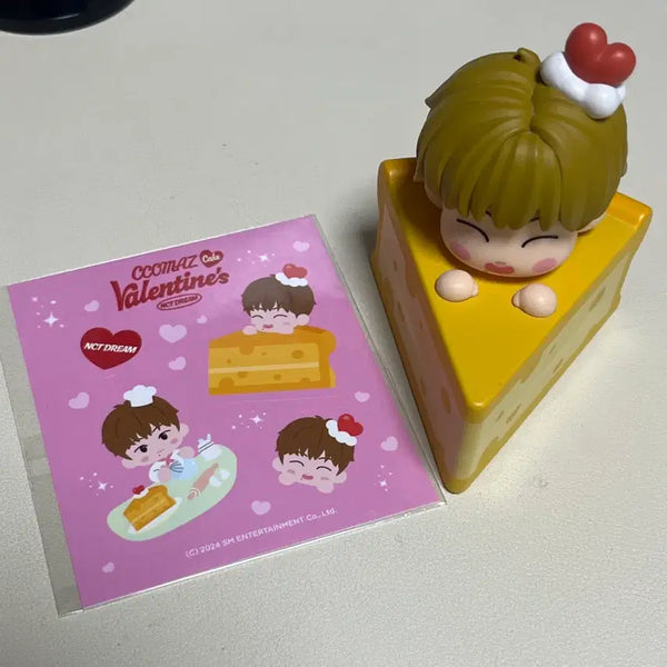 [BUNJANG] NCT Jisung Valentine Cake Figure & Sticker Set / nct 지성 발렌타인 케이크 피규어 양도