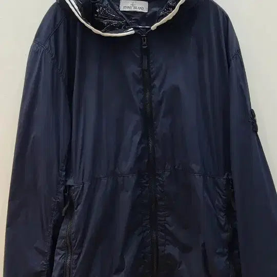 [BUNJANG] Stone Island 22SS Skin Touch Lightweight Hooded Windbreaker XL / [2369]스톤아일랜드 22SS스킨터치후드 바람막이 105~110