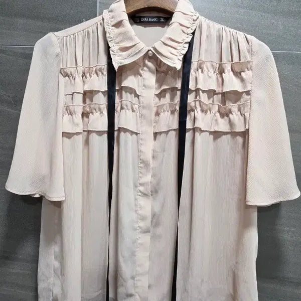 [BUNJANG] Zara Pearl Button Ruffle Blouse / 자라 , 진주장식 버튼  러플 블라우스 ,  거의 새상품