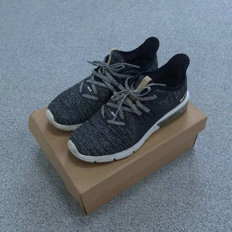 [BUNJANG] Nike Sneakers 235 / 235 나이키 스니커즈/일반 운동화 | 0727B09