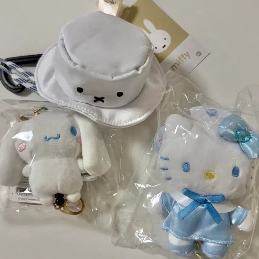 [BUNJANG] Miffy, Cinnamoroll, Hello Kitty Keychain Bundle Set / 미피 모자, 시나모롤, 헬로키티 키링 일괄 판매