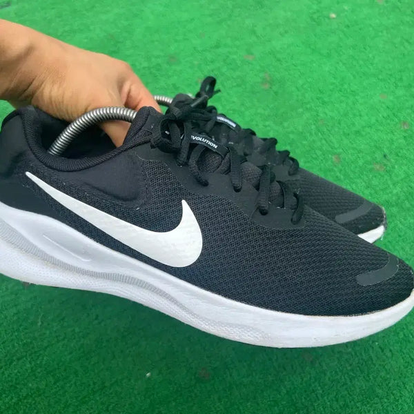 [BUNJANG] Nike Revolution Black/White Sneakers 280mm / 나이키 레볼루션 검흰 운동화 280mm