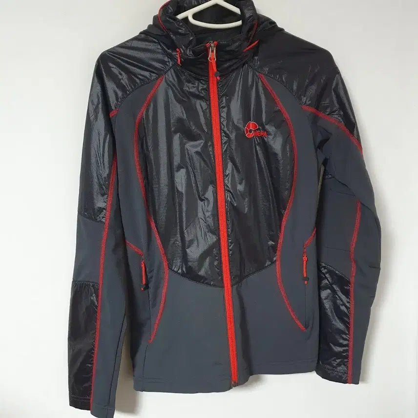 [BUNJANG] Nepa Women's Hooded Windbreaker Jacket Size 90 / 네파 후드 집업 바람막이90