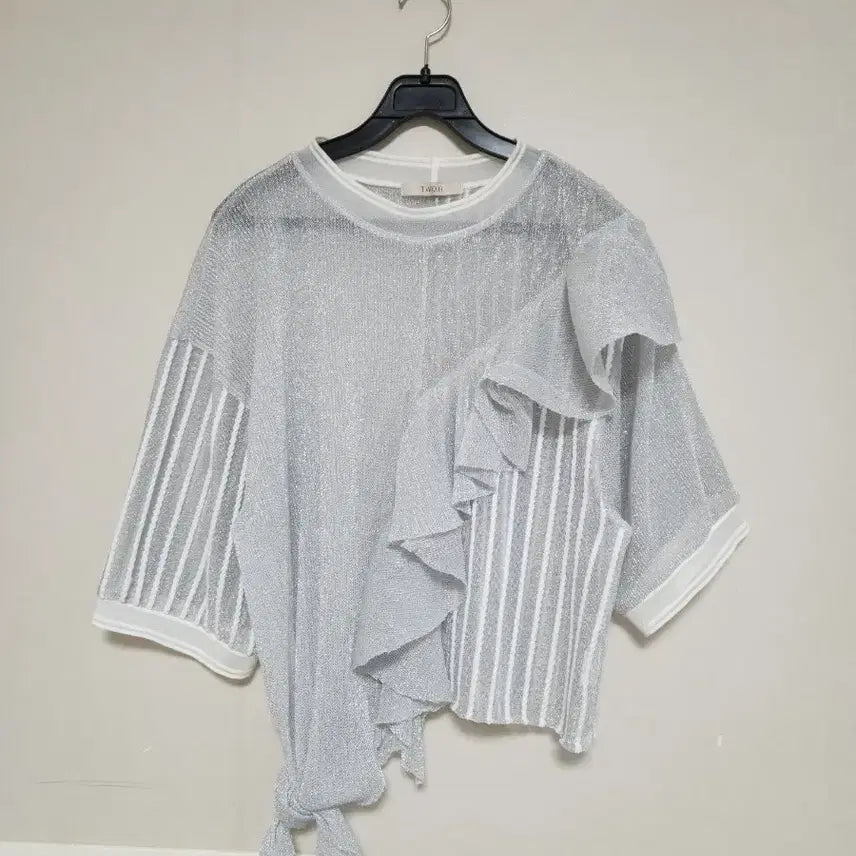 [BUNJANG] Silver Asymmetric Shirring Blouse / 실버 언발셔링 블라우스 FREE