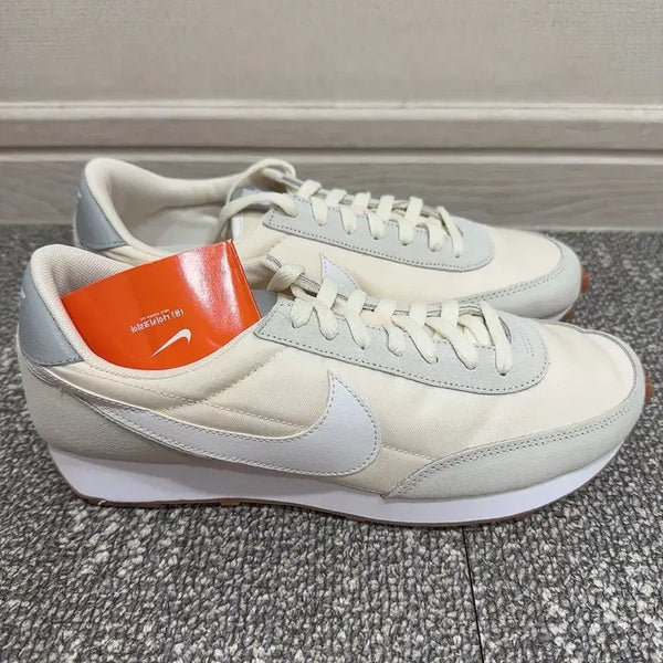 [BUNJANG] Nike Daybreak Ivory Men's 275 / Women's 280 / [M275/W280] 나이키 데이브레이크 아이보리