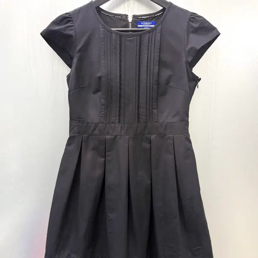 [BUNJANG] Burberry Blue Label Black Sleeveless Dress / Burberry 버버리 블루라벨 블랙 색상 핀턱 플리츠 반소매 원피스