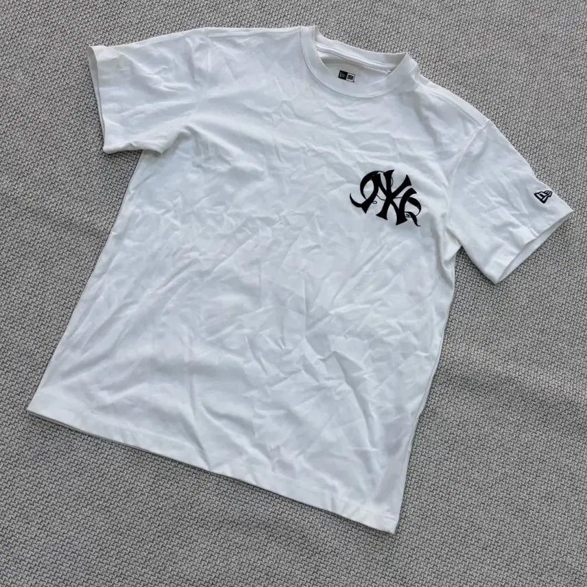 [BUNJANG] BTS x MLB x New Era Black Swan Short Sleeve T-Shirt / 90 방탄 X MLB X 뉴에라 블랙스완 반팔 티셔츠 0724E