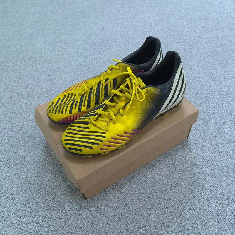 [BUNJANG] Adidas Football Cleats Athletic Shoes 270 / 270 아디다스 축구화 스포츠용 운동화 | 0727B10