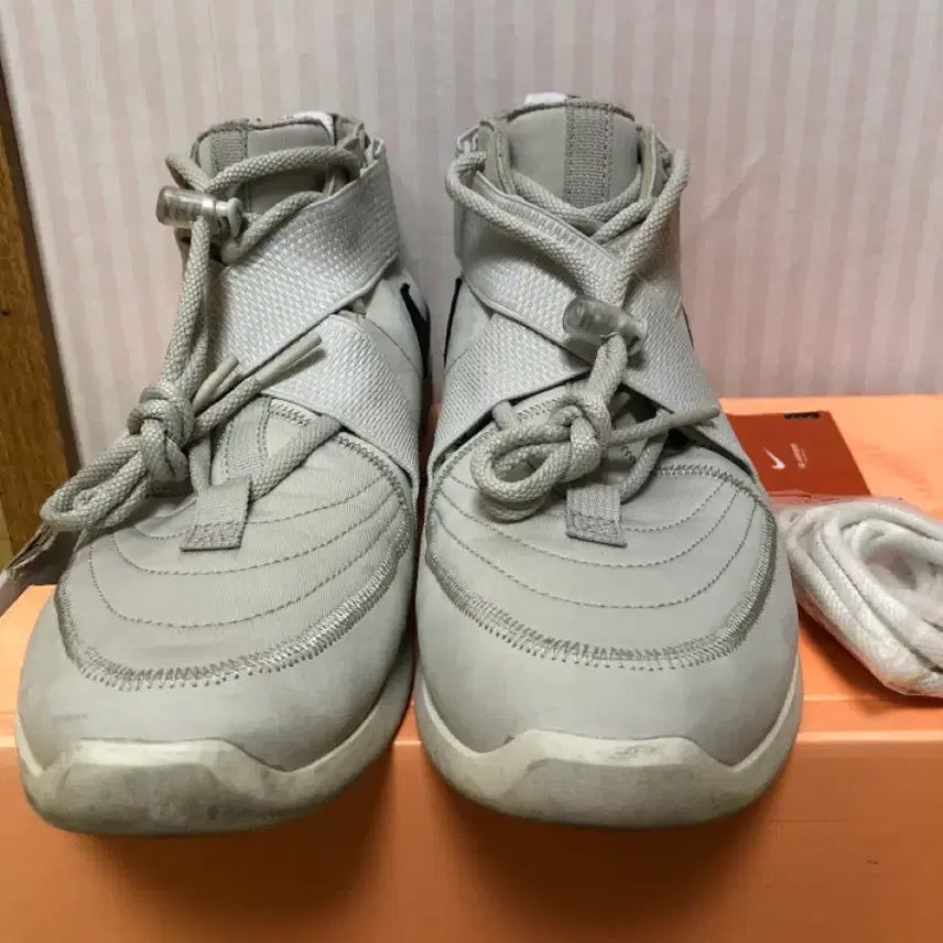 [BUNJANG] Nike x Fear of God Air Fear of God Raid Light Bone (295) / [295] 나이키 x 피어 오브 갓 에어 피어 오브 갓 레이드 라이트 본