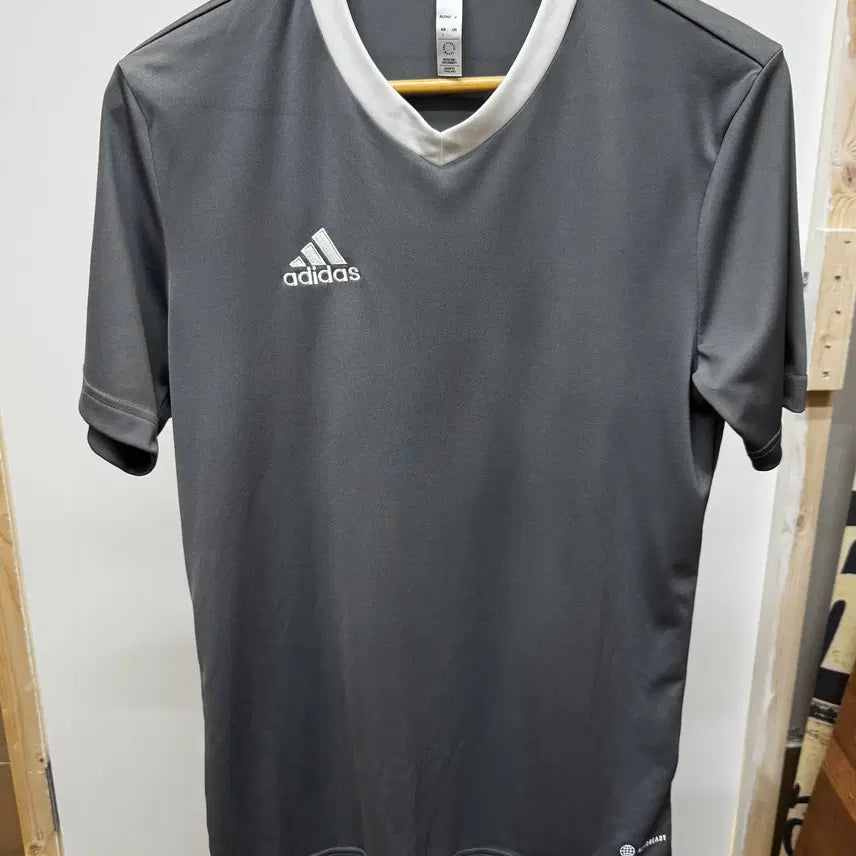 [BUNJANG] Adidas V-Neck Short Sleeve T-Shirt Grey L Men's / 아디다스 브이넥 반팔 티셔츠 그레이 L 남성 운동복 기능성 반팔티