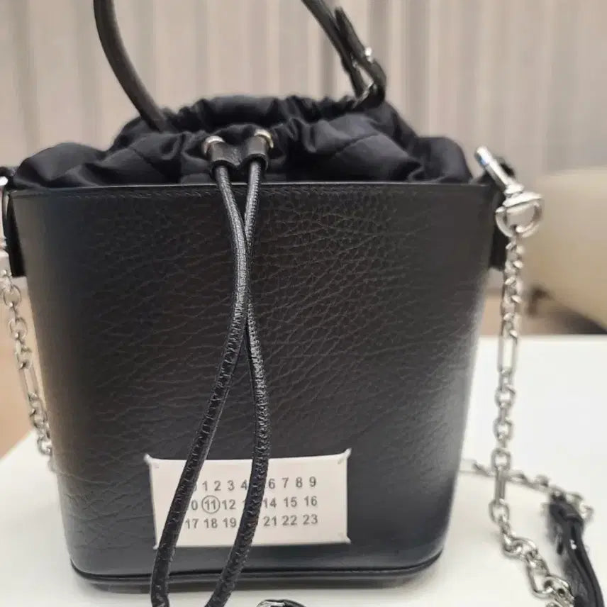[BUNJANG] Maison Margiela 5AC Bucket Bag Black Leather / 메종 마르지엘라 5AC 버킷백 블랙