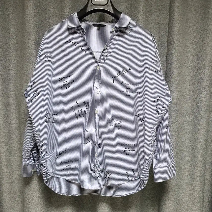 [BUNJANG] Plastic Island Lettering Relaxed Fit Blouse / plastic island 플라스틱아일랜드  여유핏레터링 포인트 블라우스남방셔츠 m s~m