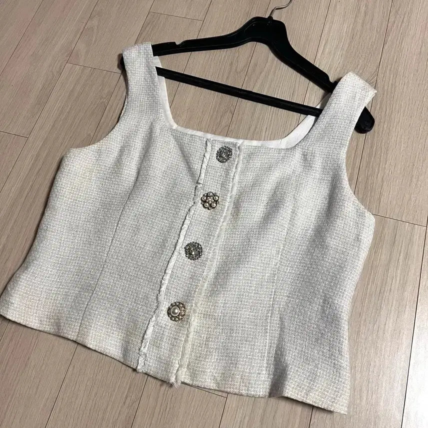 [BUNJANG] BAZAAR 100% Linen Jewel Button Bustier Vest / 제평 바자르 린넨100% 보석 단추 뷔스티에 조끼 베스트 BAZAAR 트위드스타일 나시 쥬얼 큐빅 버튼 하객룩 레이어드