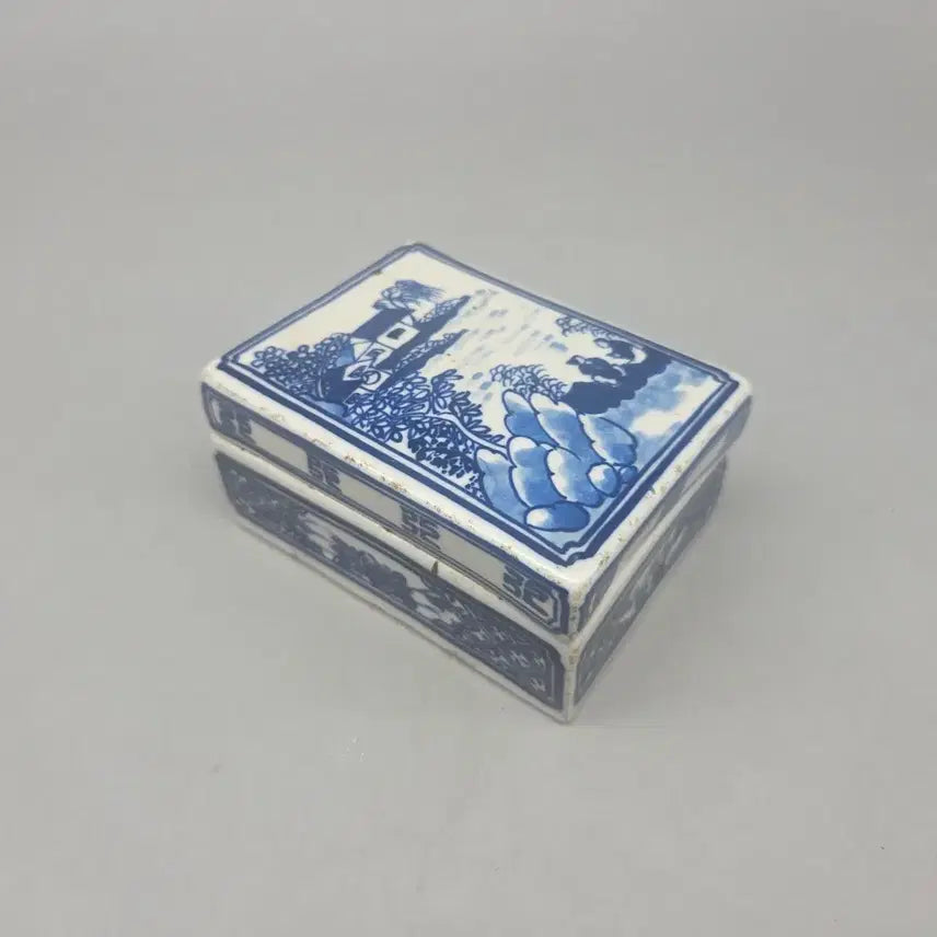 [BUNJANG] Qing Dynasty Style Blue and White Porcelain Landscape and Figure Scholar's Inkstone / 골동품 청대양식 청화 산수인물문 도자벼루