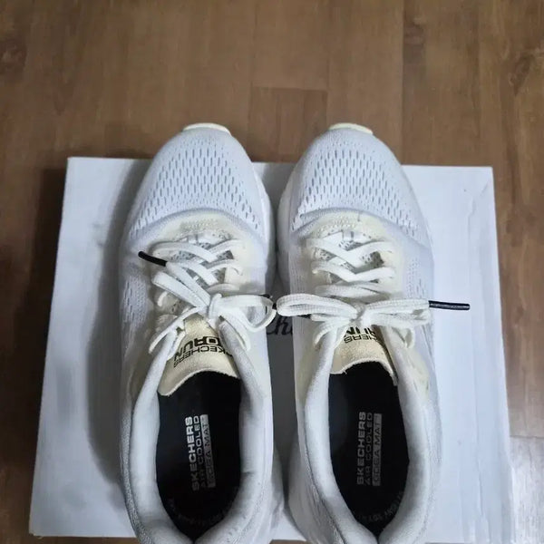 [BUNJANG] Skechers Max Cushion White Women's Running Shoes 235 / 스케쳐스 맥스쿠션 235