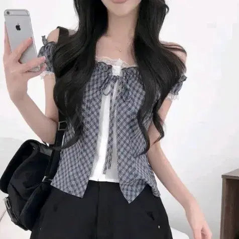 [BUNJANG] Checked Off-Shoulder Short-Sleeve Blouse / 체크무늬 오프숄더 반팔 블라우스새거