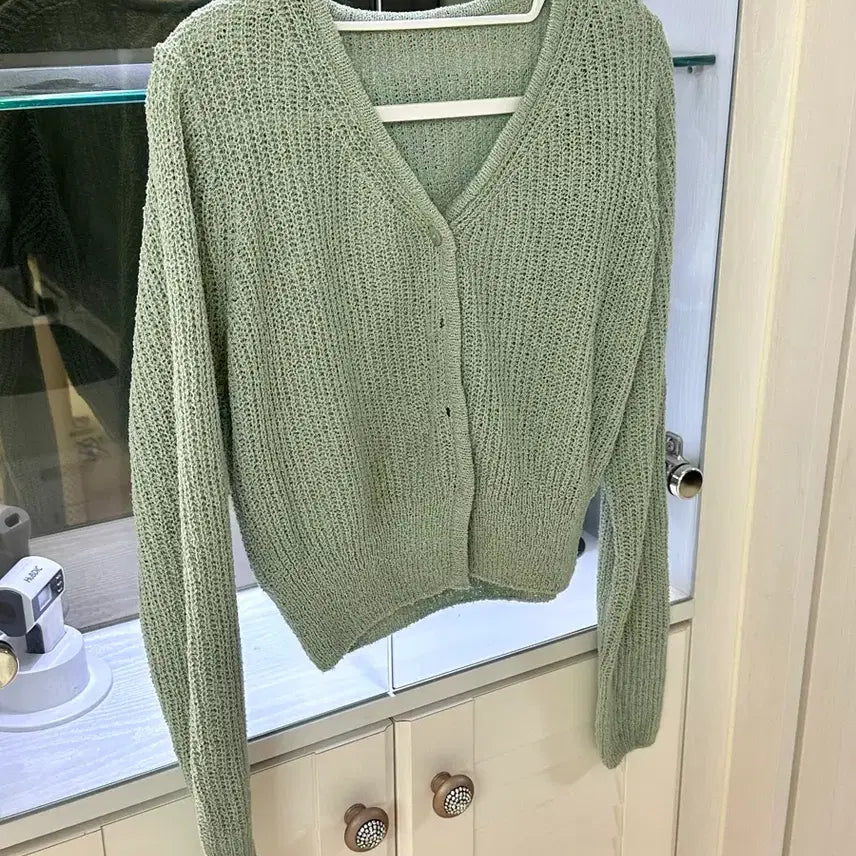 [BUNJANG] Buche V-Neck Cardigan (Worn Once) / 한 번 입음) 부클 브이넥 가디건