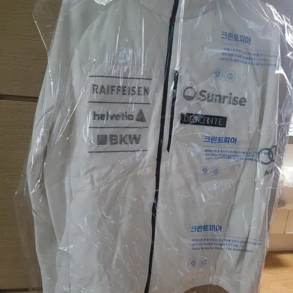 [BUNJANG] Descente Sportswear Logo Jacket White / 데상트 스포츠 의류 재킷 화이트
