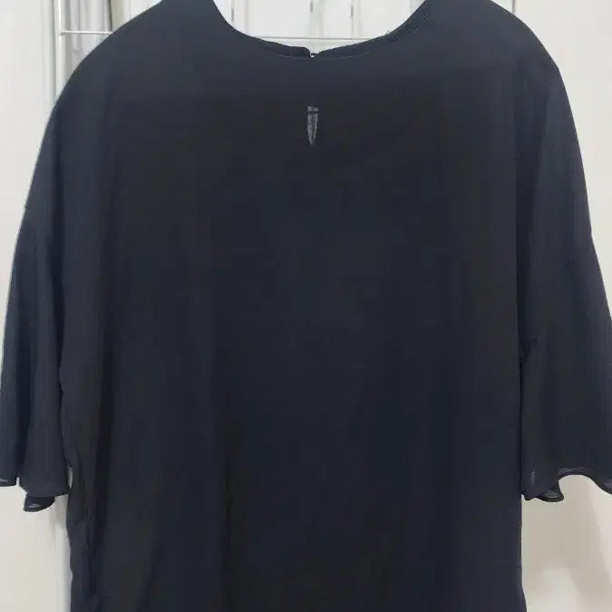 [BUNJANG] Black Frill Sleeve Blouse / 블랙 블라우스