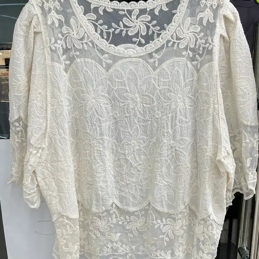 [BUNJANG] Ivory Lace Blouse / 레이스 블라우스 아이보리