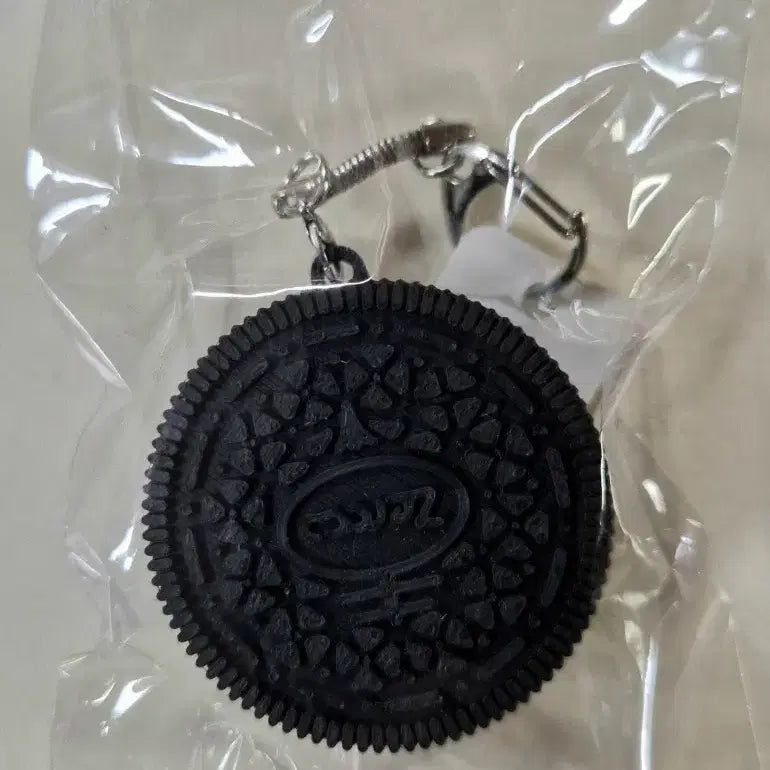 [BUNJANG] Oreo Shaped Black Keyring / 오레오 키링 블랙