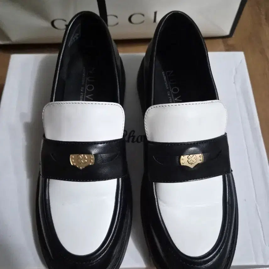 [BUNJANG] Nuovo Two-tone Loafers / 누오보 로퍼 블랙 화이트
