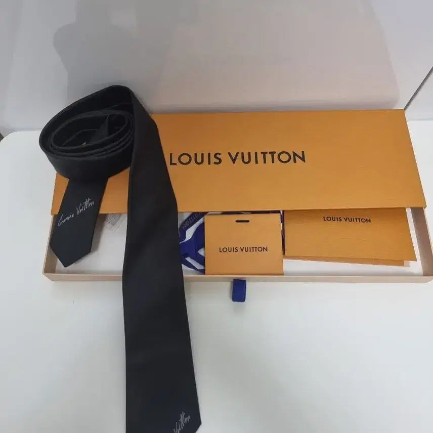 [BUNJANG] Louis Vuitton Signature Lettering Necktie (Full Box) / 루이비통 시그니처 레터링 넥타이 풀박스