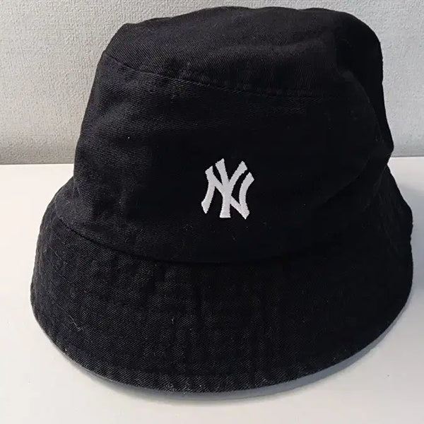 [BUNJANG] New York Yankees Logo Bucket Hat Black / 뉴욕 양키스 로고 벙거지 모자 블랙 버킷햇