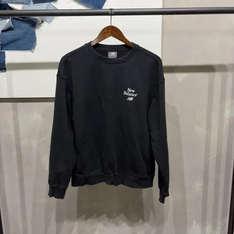 [BUNJANG] New Balance Casual Back Printing Black Sweatshirt / (95) 뉴발란스 캐주얼 백프린팅 블랙 맨투맨