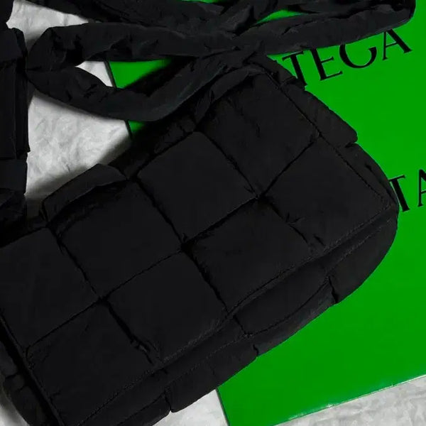 [BUNJANG] Bottega Veneta Cassette Bag Black / 보테가베네타 카세트백 블랙