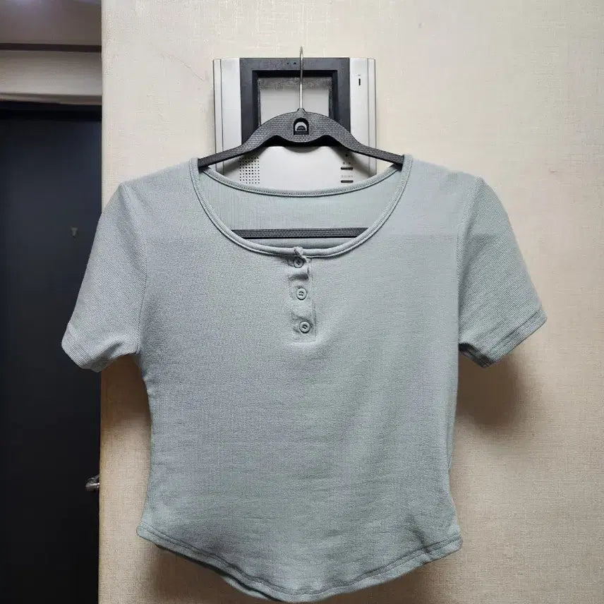 [BUNJANG] Ribbed Button Short Sleeve T-Shirt - Sorane / 소라색 골지 버튼 반팔티
